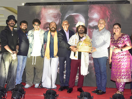 ರಾಜ್ ಬಿ ಶೆಟ್ಟಿ ನಟನೆಯ “45“ ಸಿನಿಮಾದ ”ಅಫ್ರೋ ಟಪಂಗ್“ ಹಾಡಿನ ಪ್ರಮೋಷನ್ ನಲ್ಲಿ ಮೋಡಿ ಮಾಡಿದ ಚಿತ್ರತಂಡ