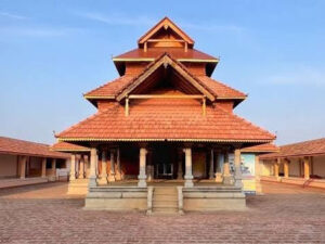 ಪ್ರಕೃತಿಯ ಮಡಿಲಲ್ಲಿರುವ ಇನೋಳಿ ಶ್ರೀ ಸೋಮನಾಥೇಶ್ವರ ದುರ್ಗಾಪರಮೇಶ್ವರಿ ದೇವಸ್ಥಾನ