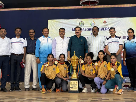 ಅಖಿಲ ಭಾರತ ಅಂತರ್ ವಿವಿ ಮಹಿಳಾ ಗುಡ್ಡಗಾಡು ಓಟ : ಮಂಗಳೂರು ವಿವಿ ಪ್ರತಿನಿಧಿಸಿದ್ದ ಆಳ್ವಾಸ್ನ ಮಹಿಳೆಯರ ತಂಡ ಸಮಗ್ರ ಚಾಂಪಿಯನ್ಸ್